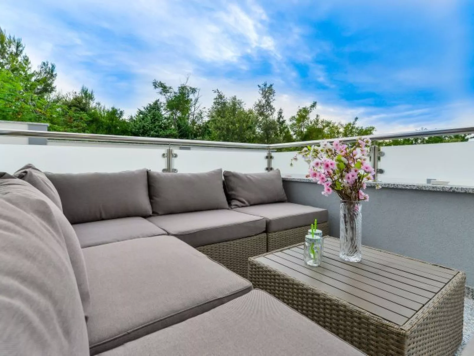 Vila Megy -  ID 2209 - Image-tags.info