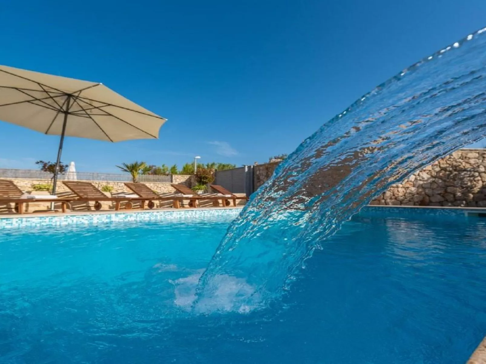 Villa mit beheiztem Pool, schöne Aussicht, Strandnähe - Image-tags.info