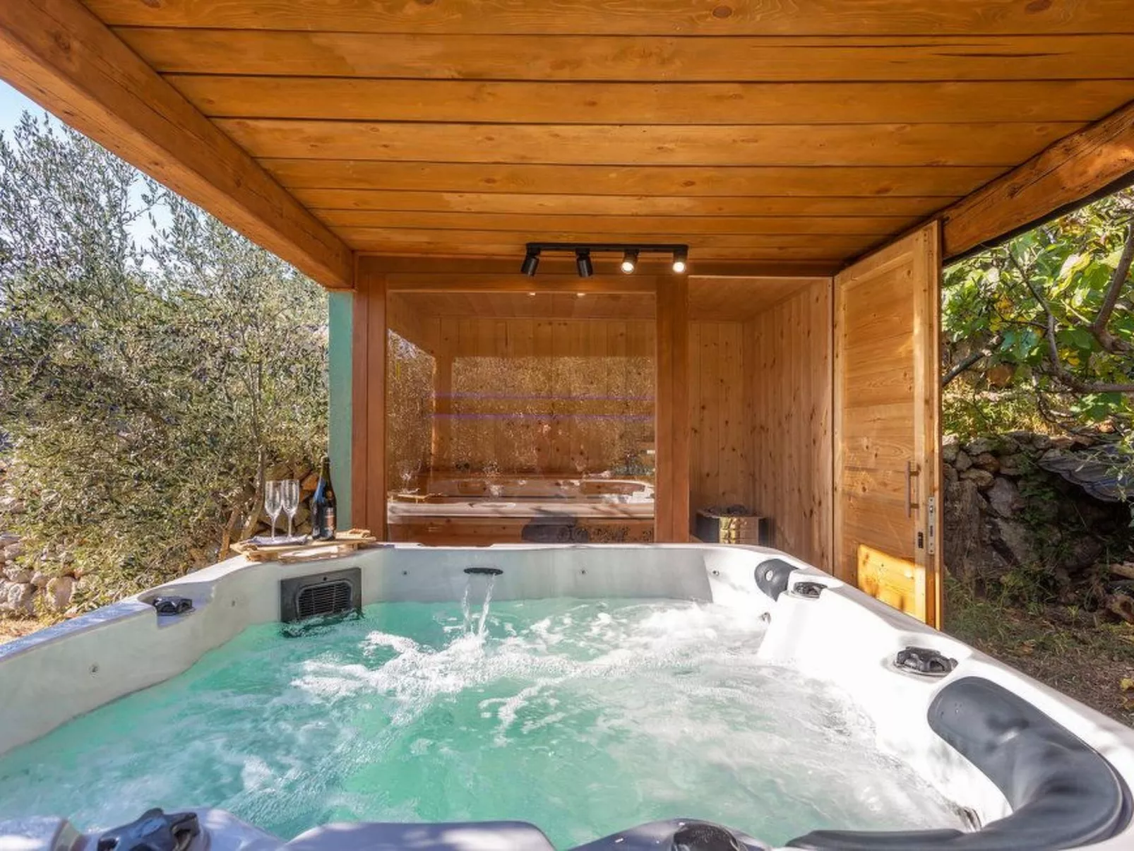 Haus mit Pool, 50 Meter vom Meer entfernt - Image-tags.info