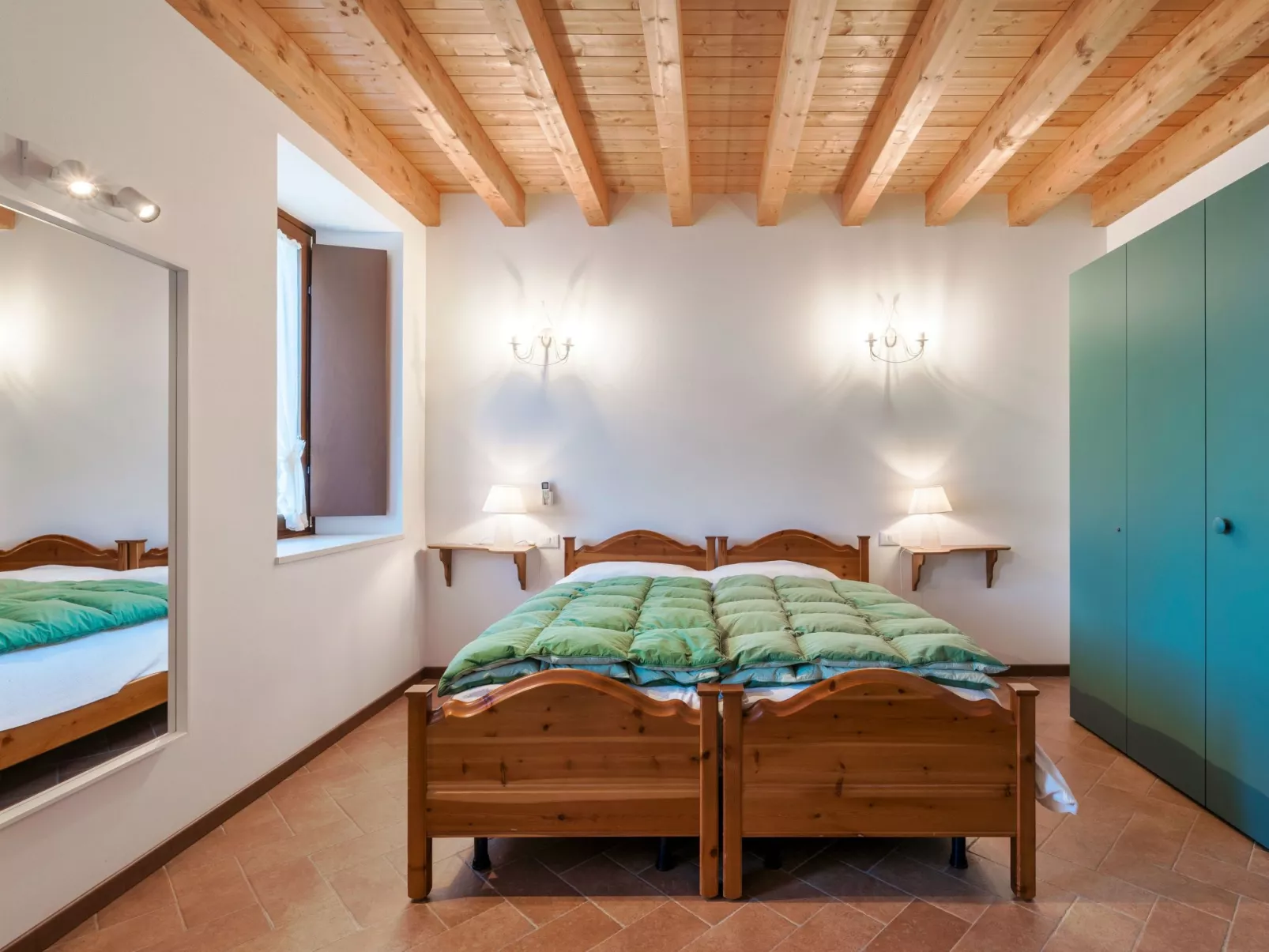 Zweizimmerwohnung mit zwei Einzelbetten und Schlafsofa - Image-tags.info