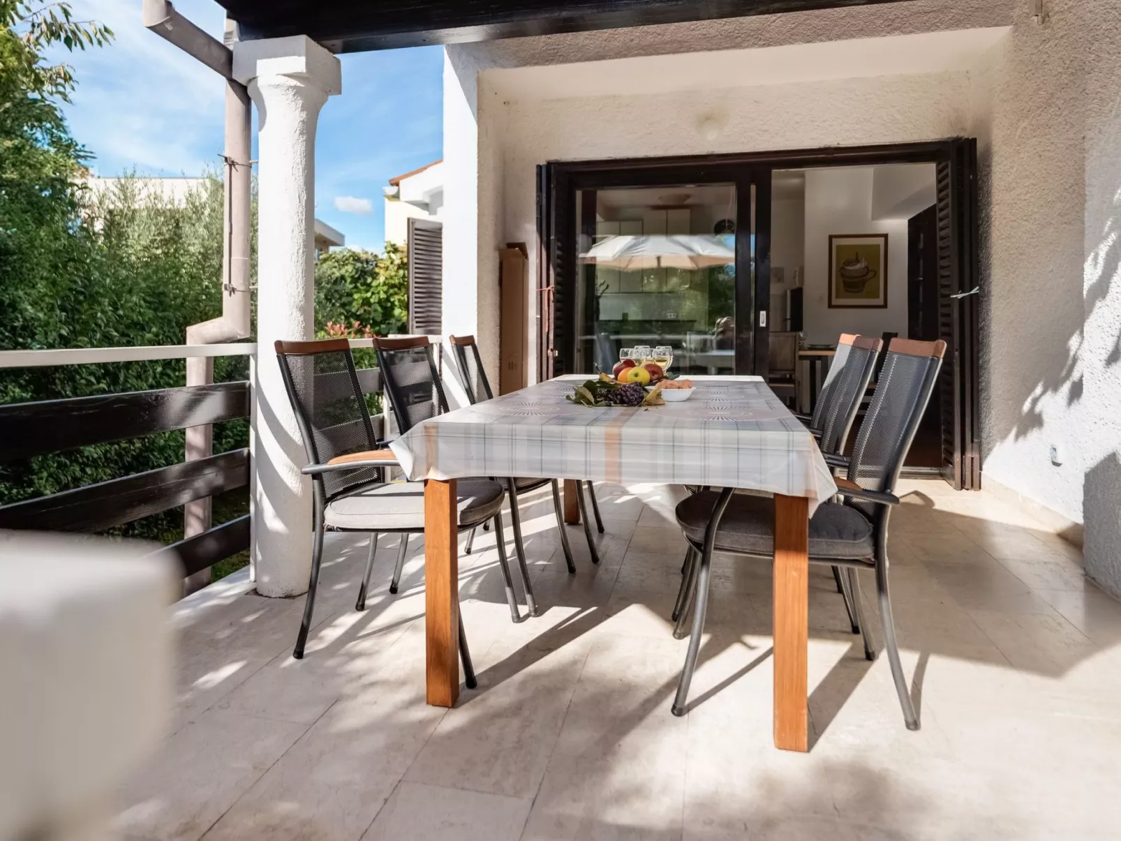 Mit Pool, großer Garten - Image-tags.info