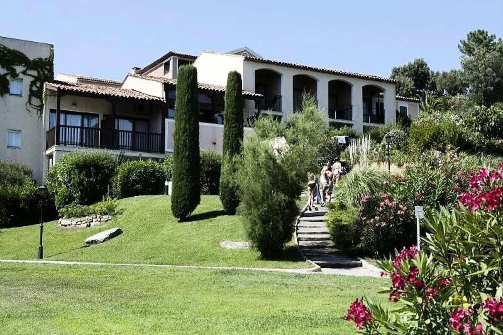 Résidence Les Parcs de Grimaud - maeva Home - Buitenkant zomer