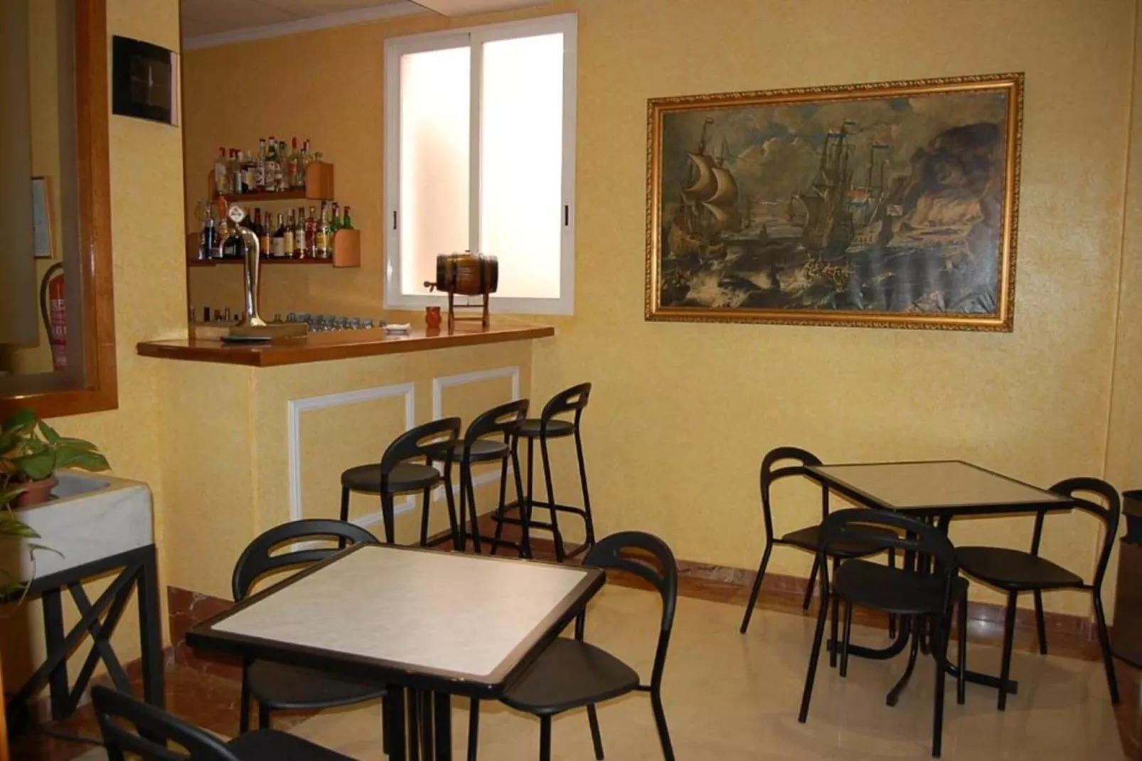 Single Room - Eetkamer