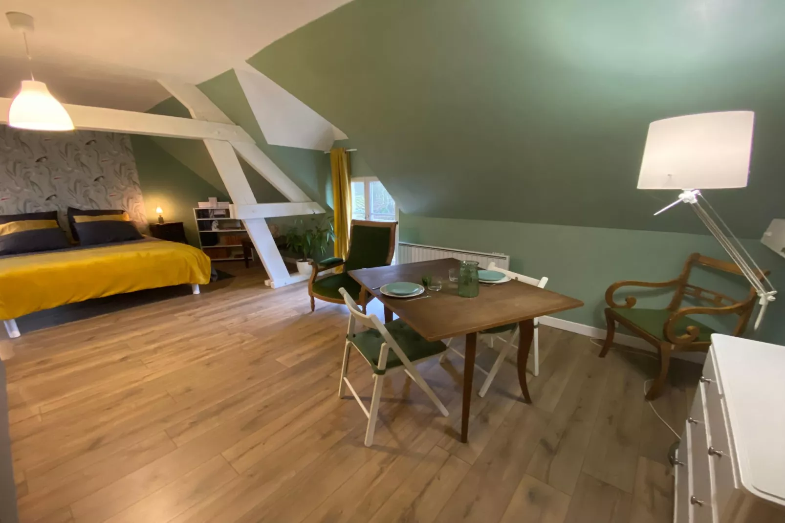 Studio au 1er étage - Slaapkamer