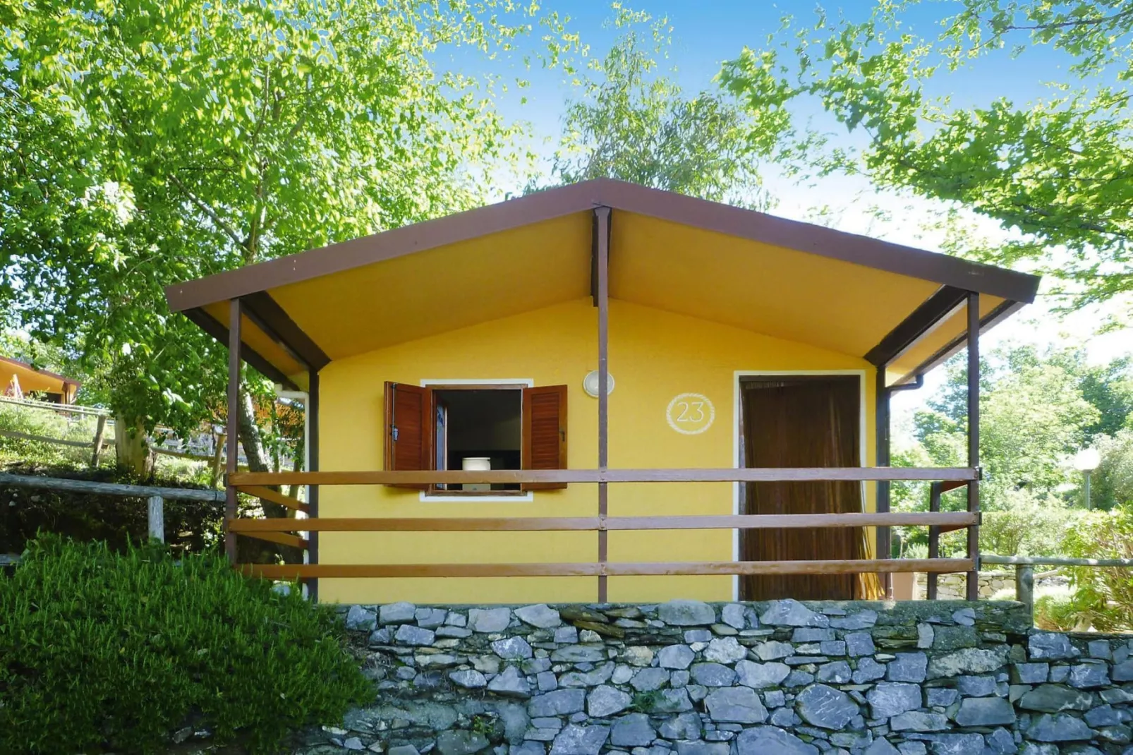 Ferienresort C'era Una Volta Villanova d'Albengo - Type B4 mit Veranda ca 27 qm-Buitenkant zomer