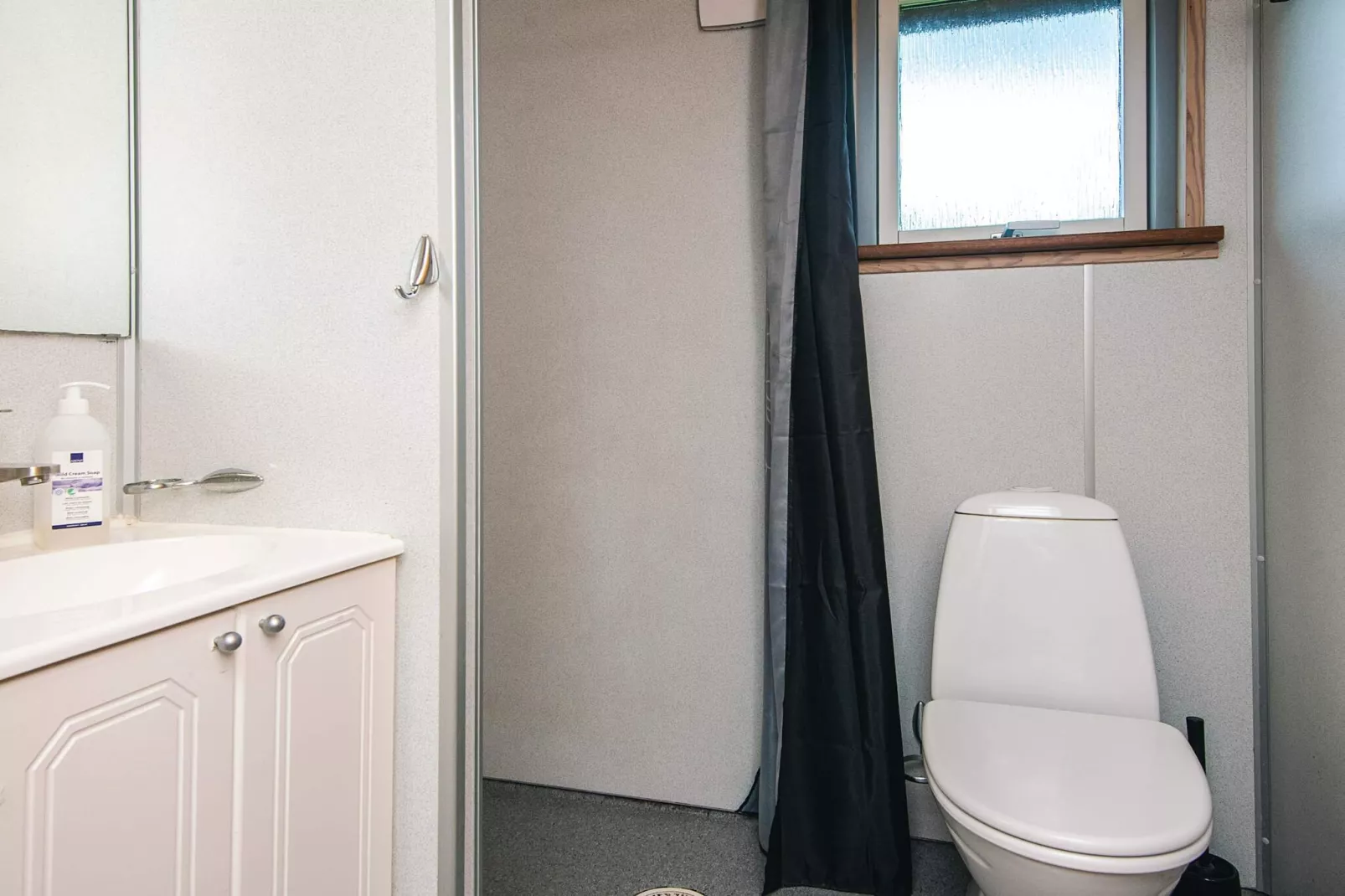 Mobile homes til 6 pers., med bad-Binnen