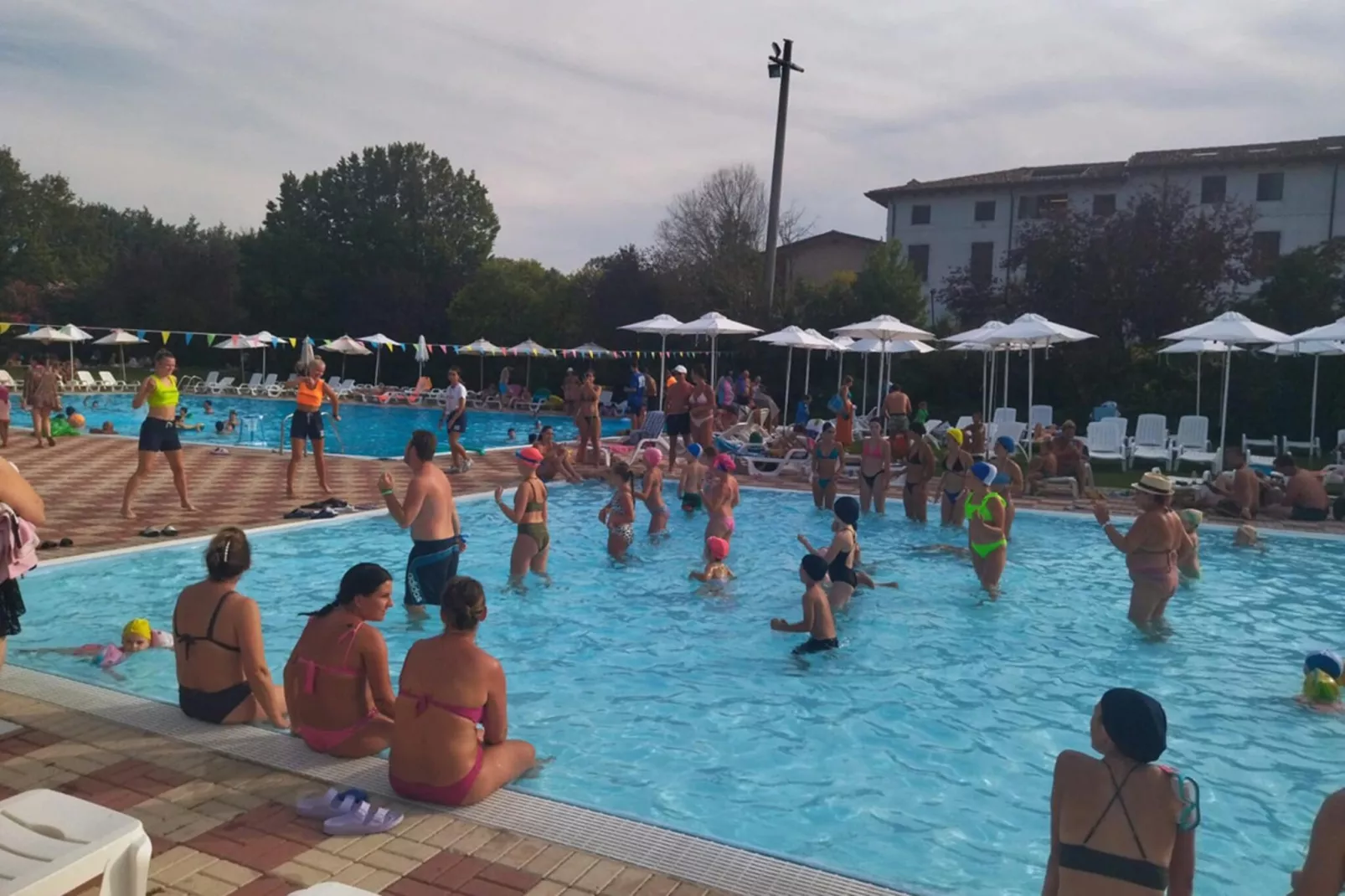 Caravanpark San Benedetto Camping Relais Peschiera / MH Borgo-Zwembad