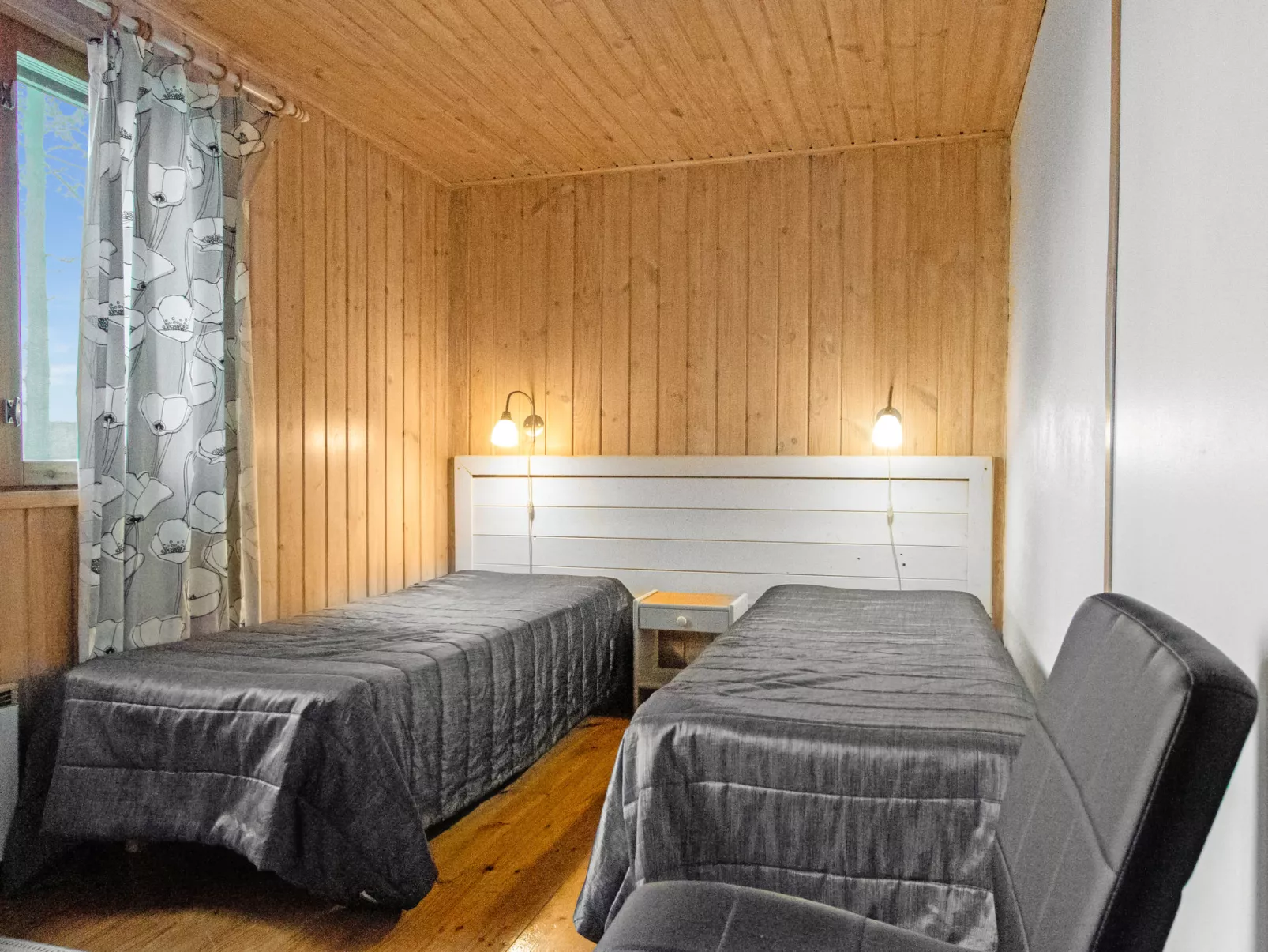 Kalliokoivu - Binnen