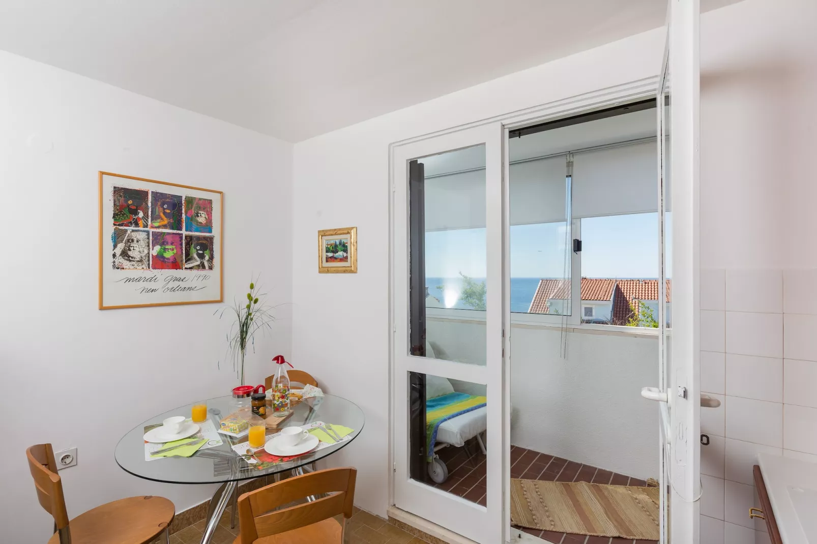 Apartment Nana-One Bedroom Apartment with Loggia and Sea View-Eetkamer