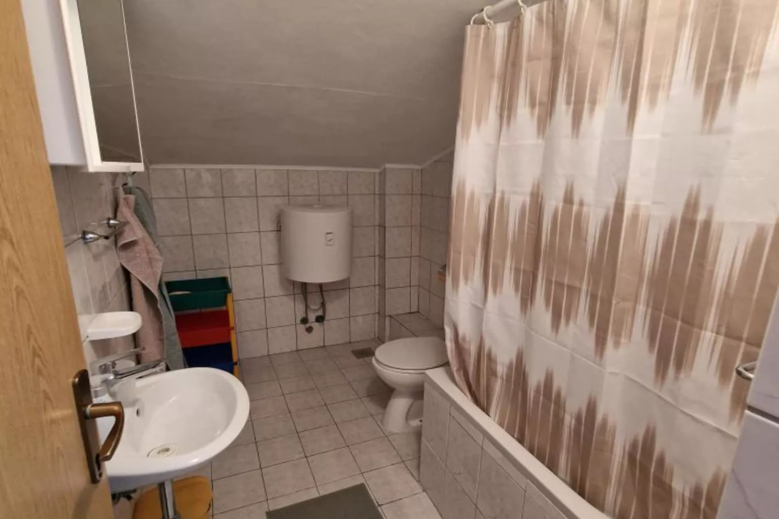 Two Bedroom  Apartment with Terrace and Sea View 4 - Badkamer