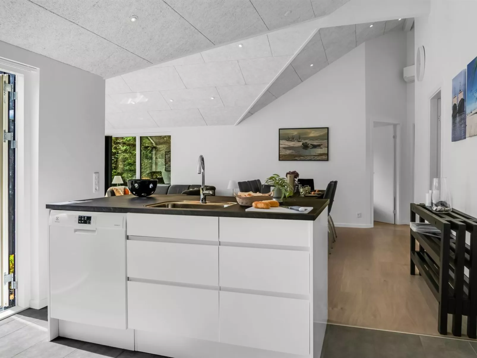 "Abiorn" -  from the sea-Binnen