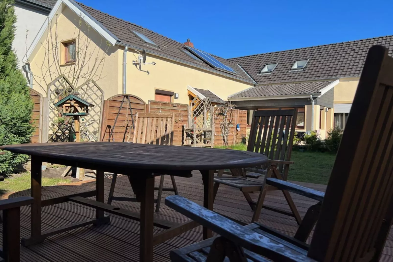 411188 - Buitenkant zomer