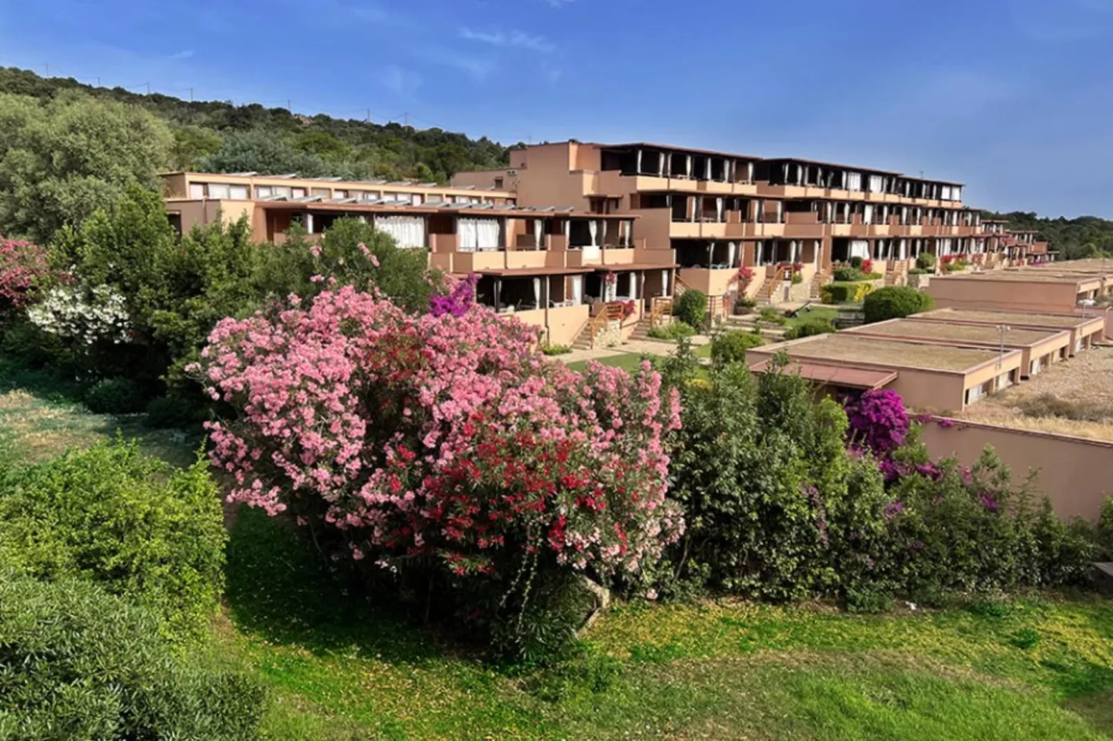 Porto Laconia Residence Appartamento B - Buitenkant zomer