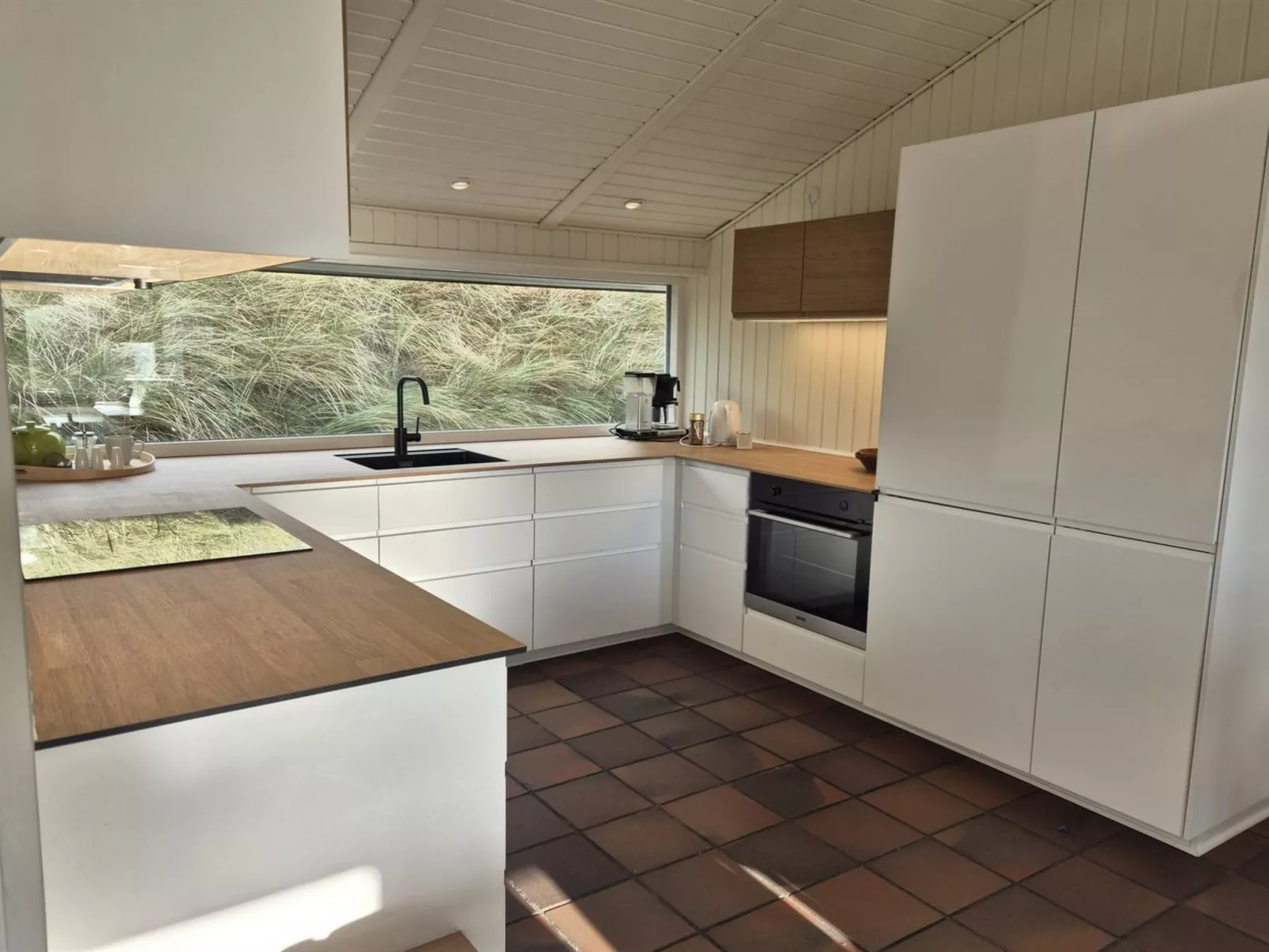 "Nimrod" - 70m from the sea-Binnen