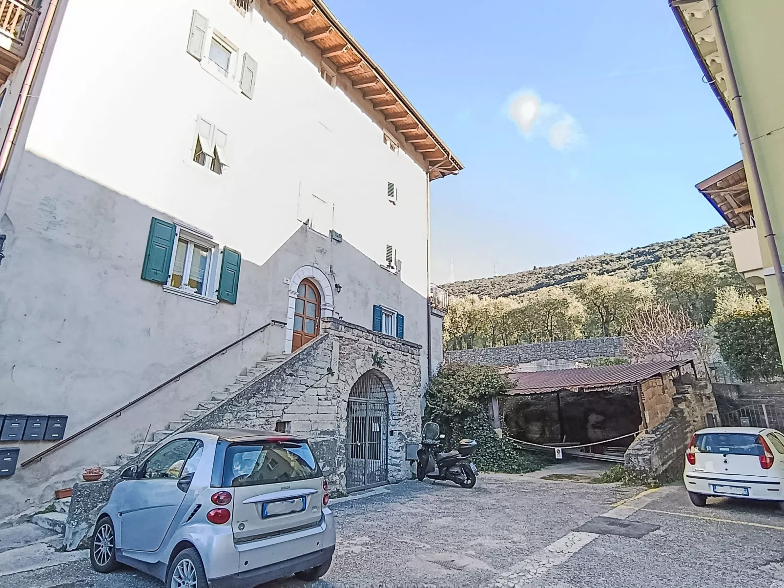 Tra gli Ulivi - Buiten