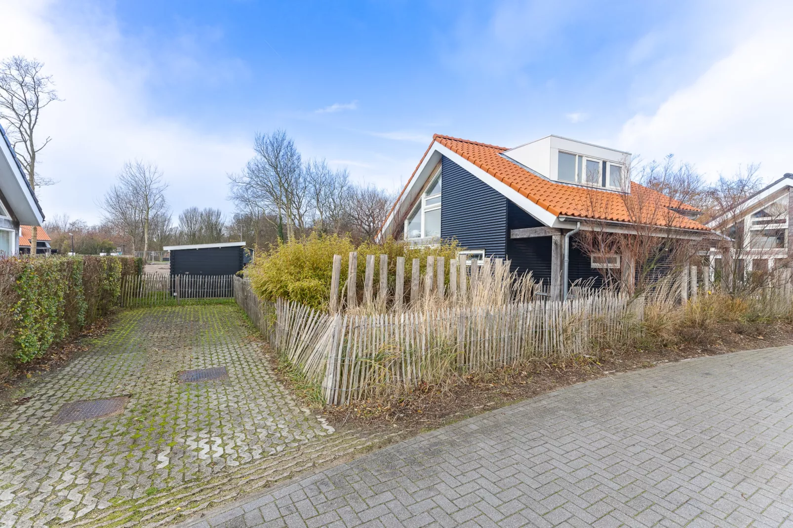 Zonnedorp 19 Modern holiday home Renesse | Beach within walking distance - Buitenkant zomer