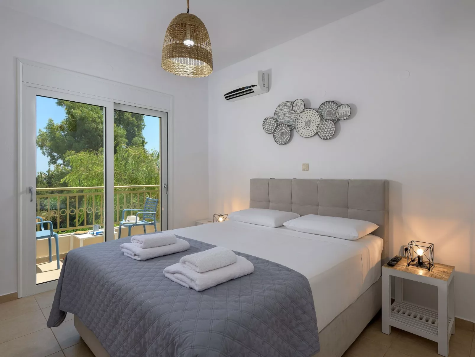 Liebevoll ausgestattetes Haus in ruhiger Lage mit beheiztem Pool und Meerblick - Image-tags.info