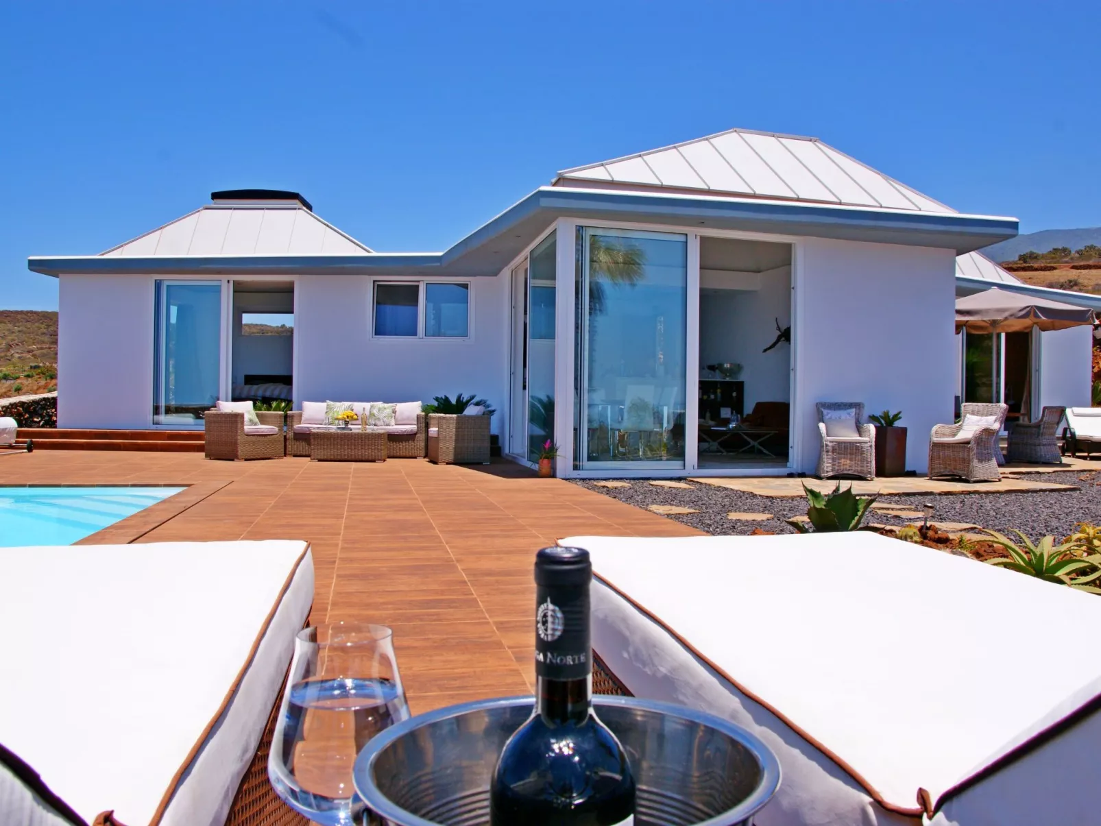 Moderne Architekten-Villa mit Infinity-Pool und Meerblick - Image-tags.info