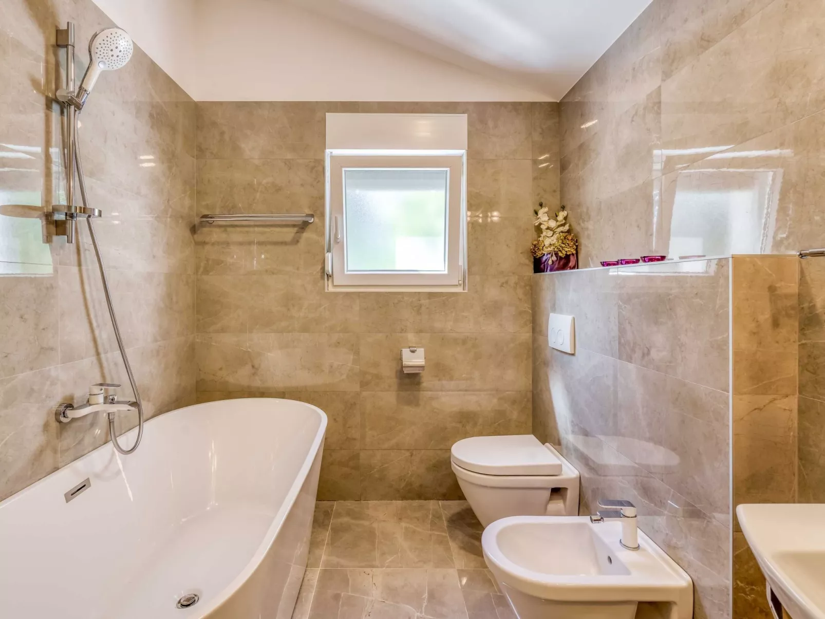 "Andrea" mit Whirlpool - Image-tags.info