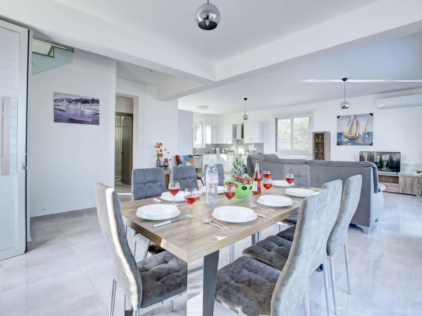 Private Villa mit 4 Schlafzimmern, Pool und Meerblick - Image-tags.info