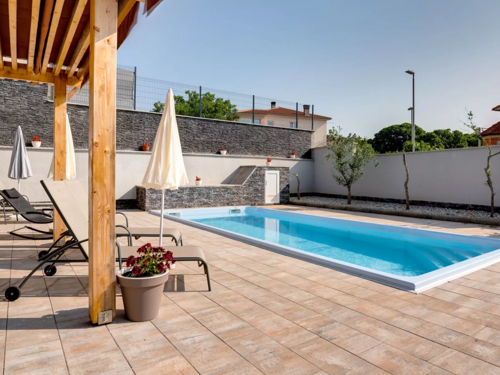 Schönes Haus in Pinezići mit privatem Parkplatz - Image-tags.info