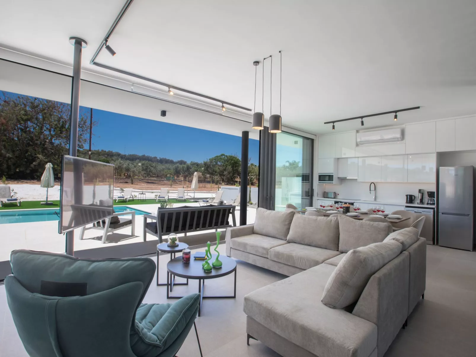 Geräumige Villa mit großem Garten und Pool - Image-tags.info