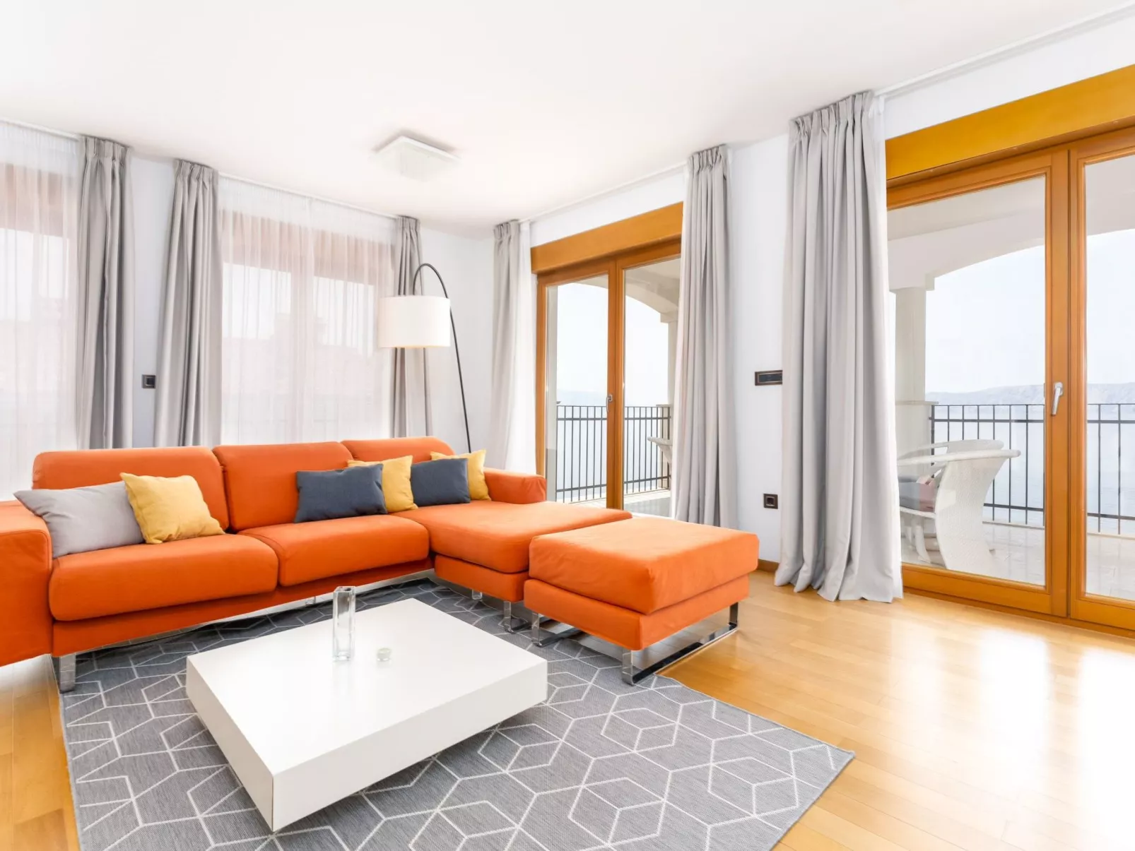 Wohnung "Zayml Povile" mit Blick auf das Wasser - Image-tags.info