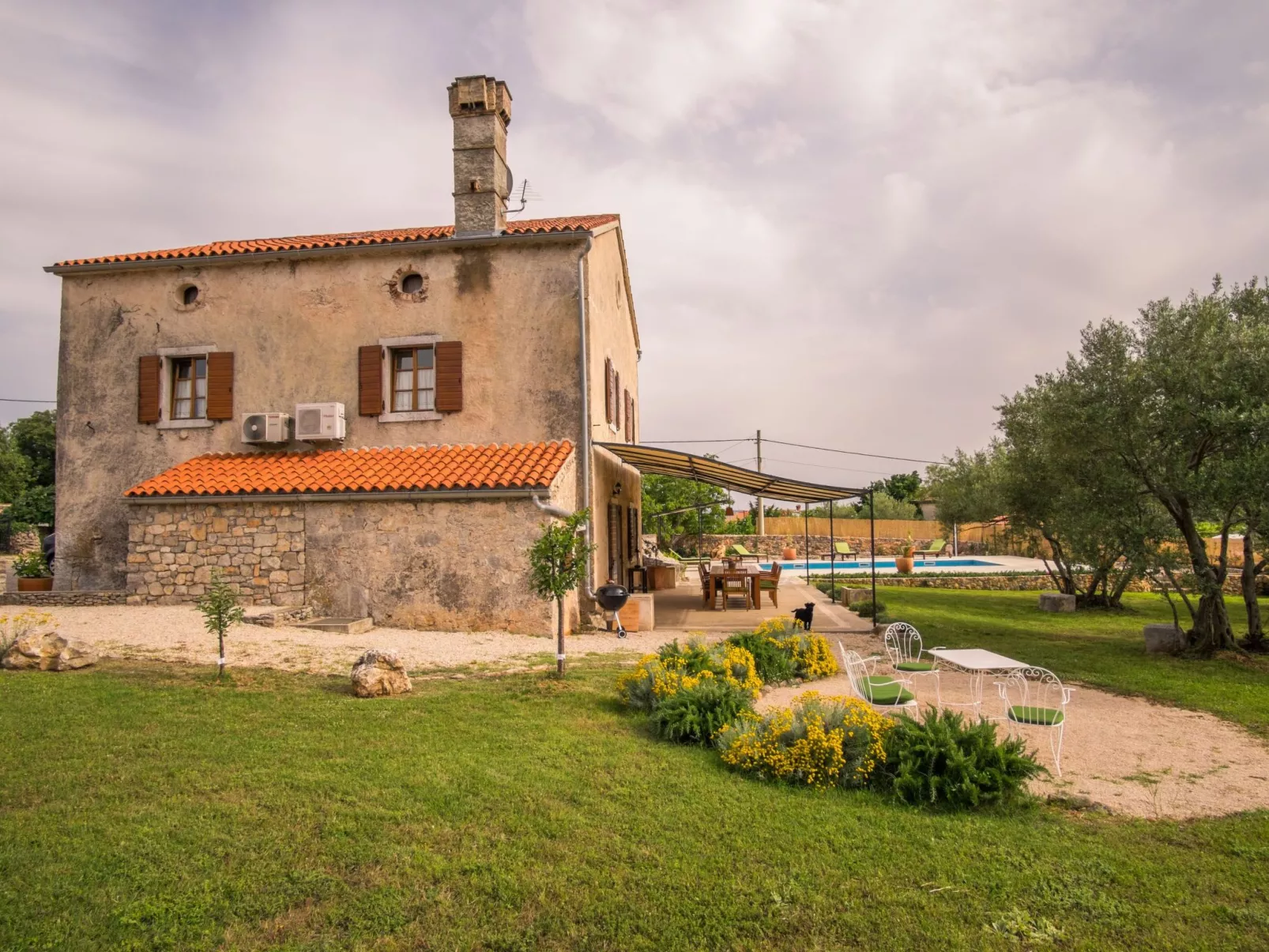 Villa mit Pool, Olivengarten und Meerblick - Image-tags.info