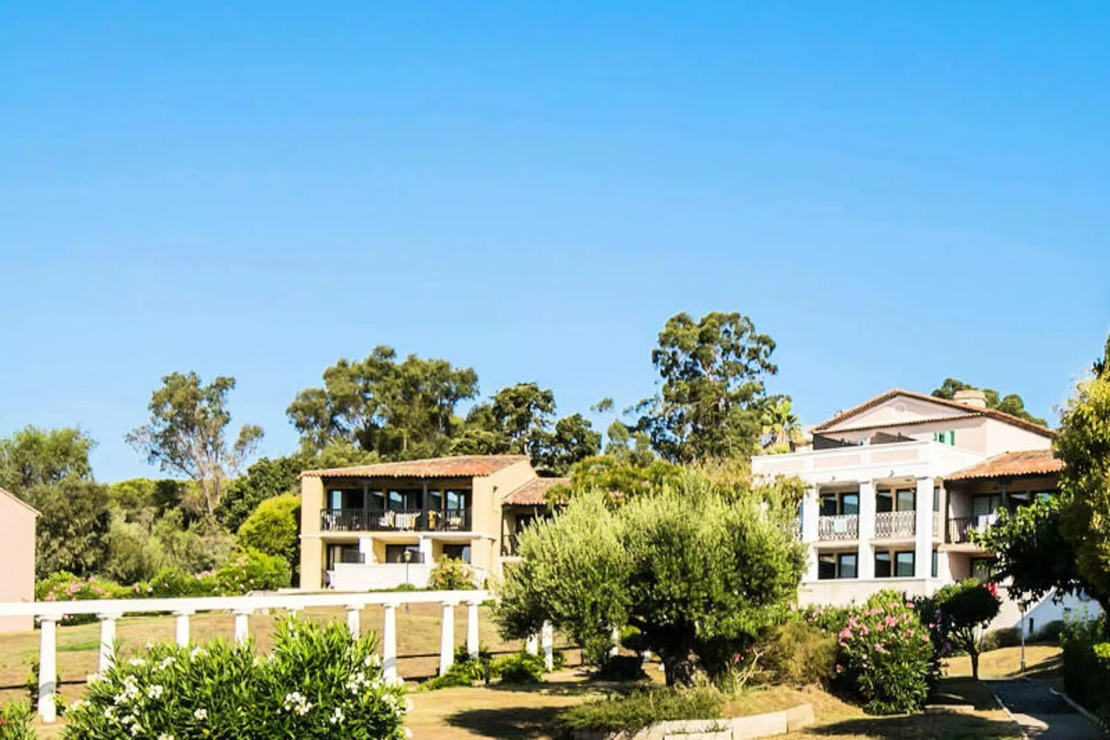 Résidence Les Parcs de Grimaud - maeva Home - Buitenkant zomer
