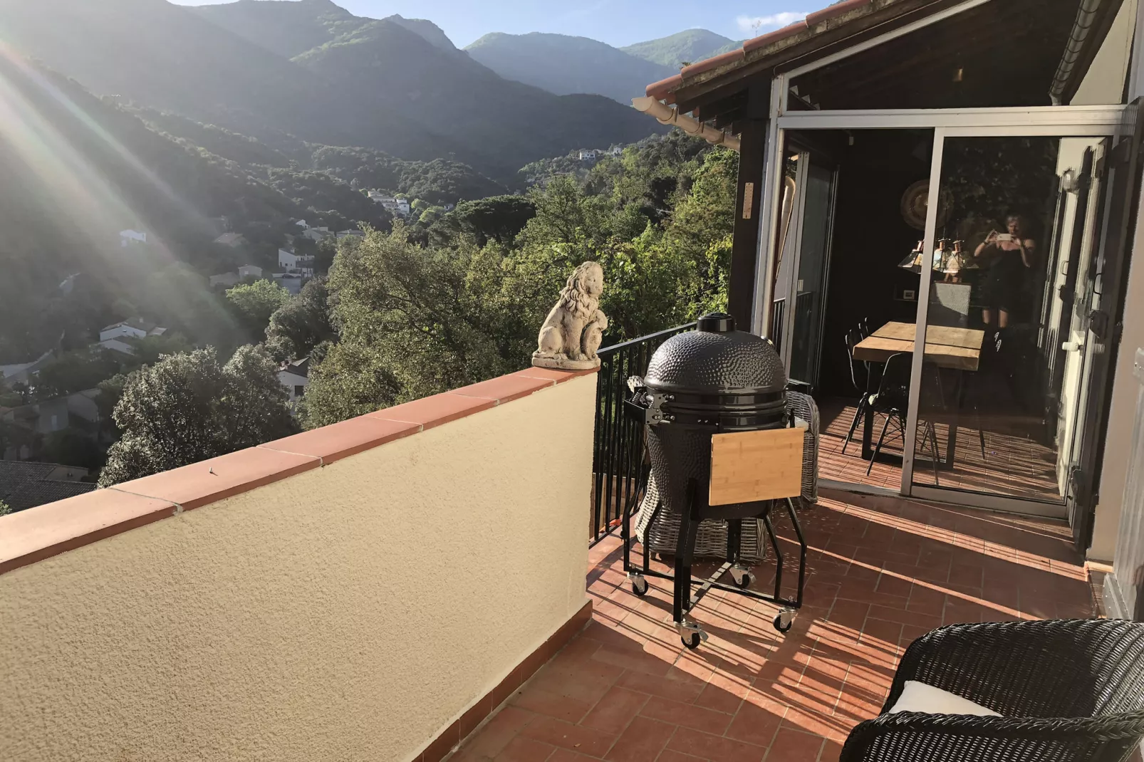 Sfeervolle villa in Sorède met een zwembad-Terrasbalkon