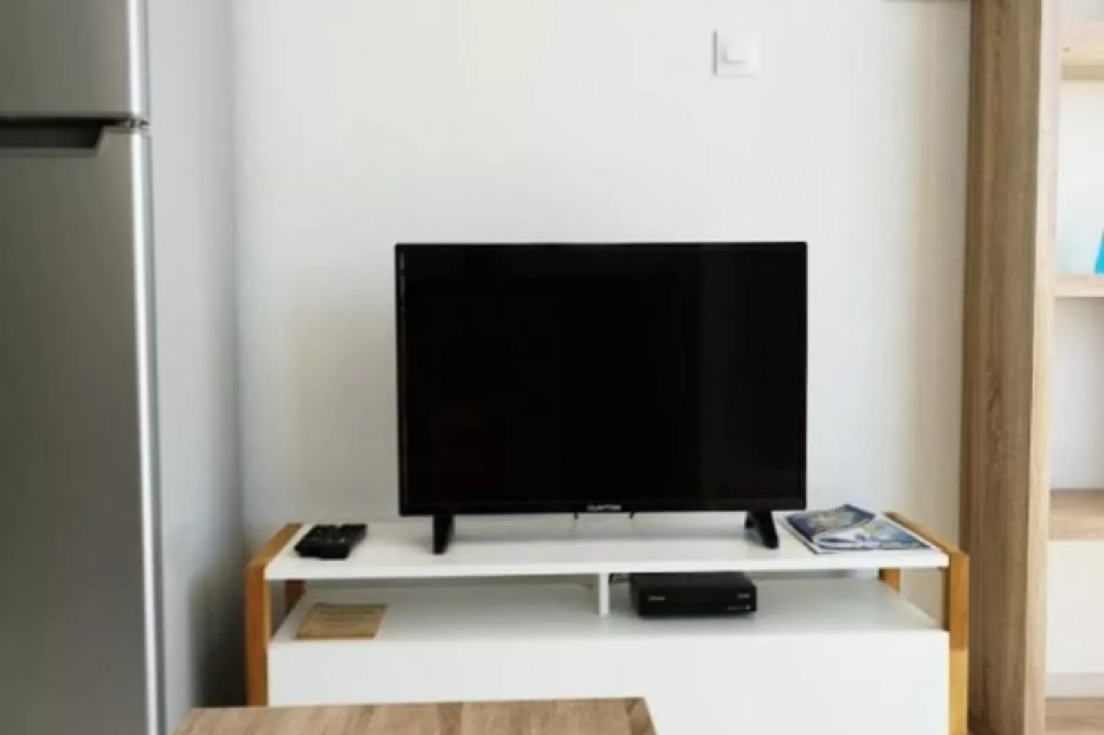 Le Douillet Sur Le Port Et La Plage-Niet-getagd