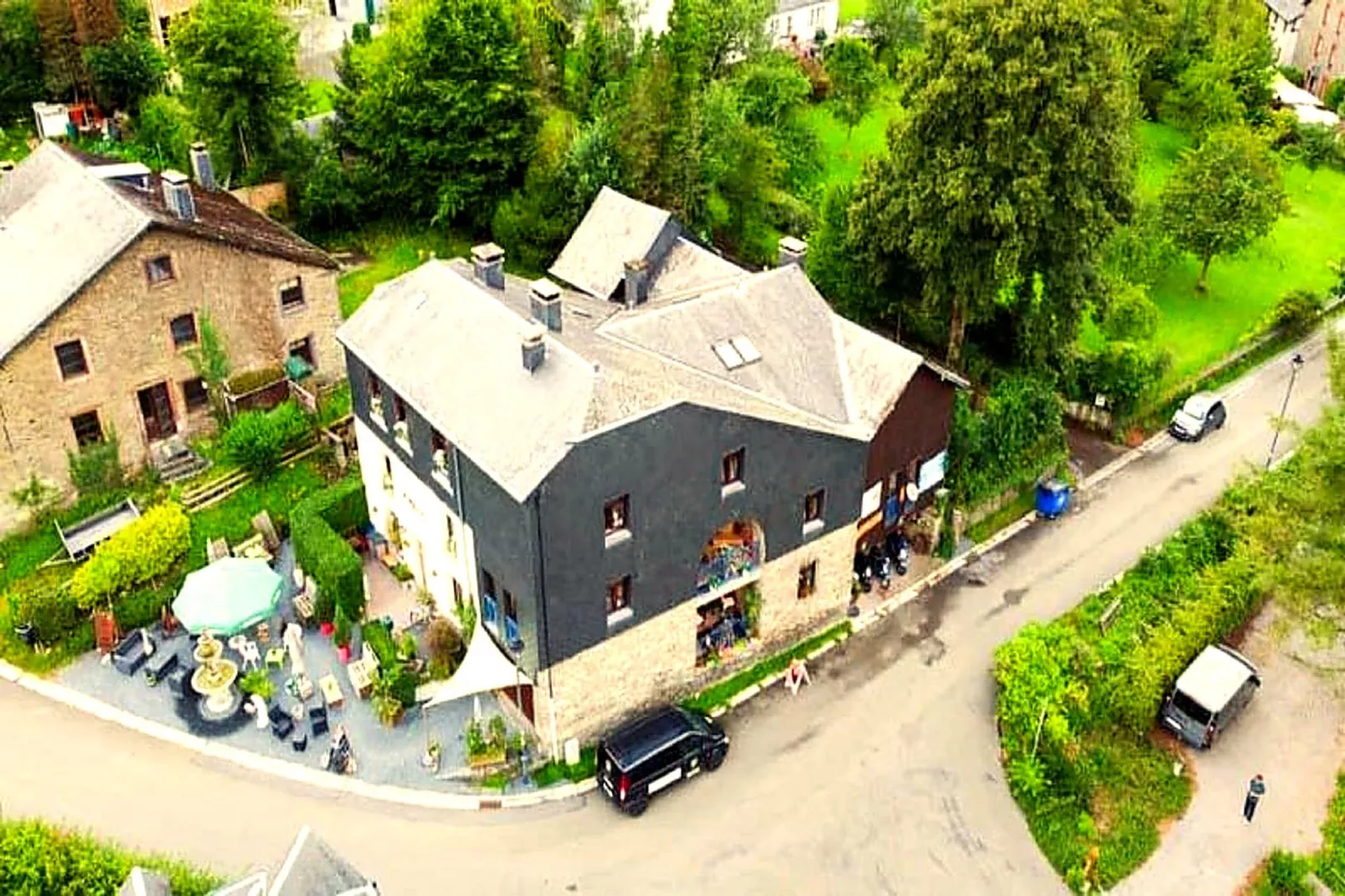 Hondvriendelijke woning met jacuzzi - Buitenkant zomer