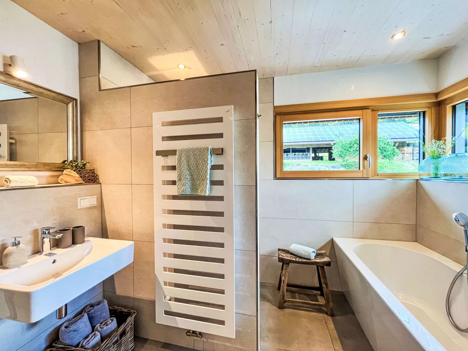 Kinast (HFT201)-Binnen