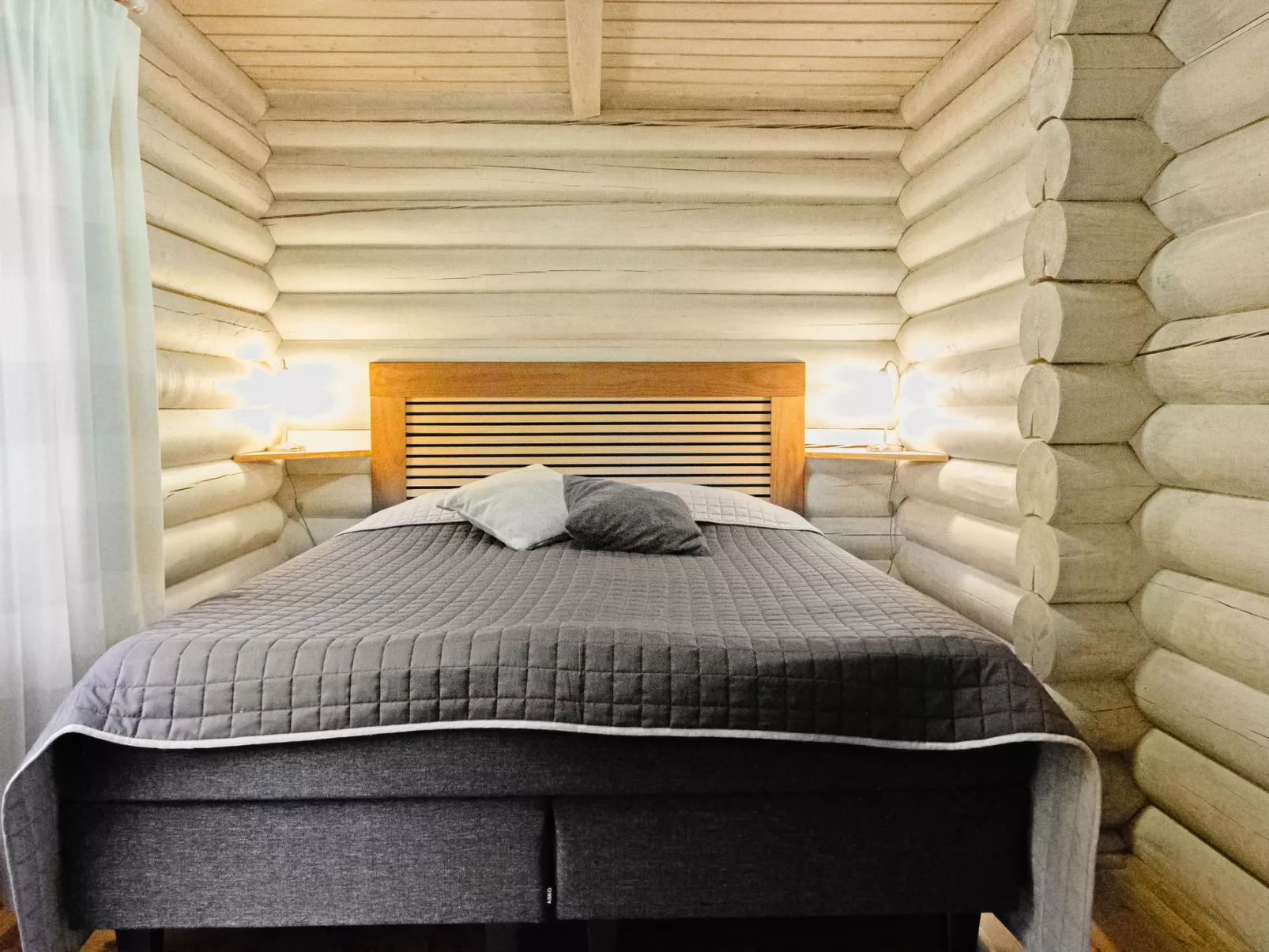 Kalliokoivu - Binnen