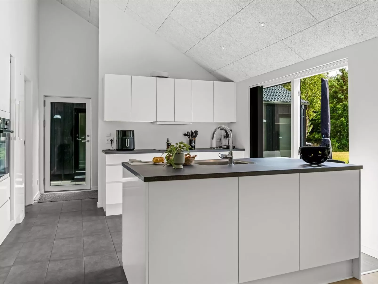 "Abiorn" -  from the sea-Binnen