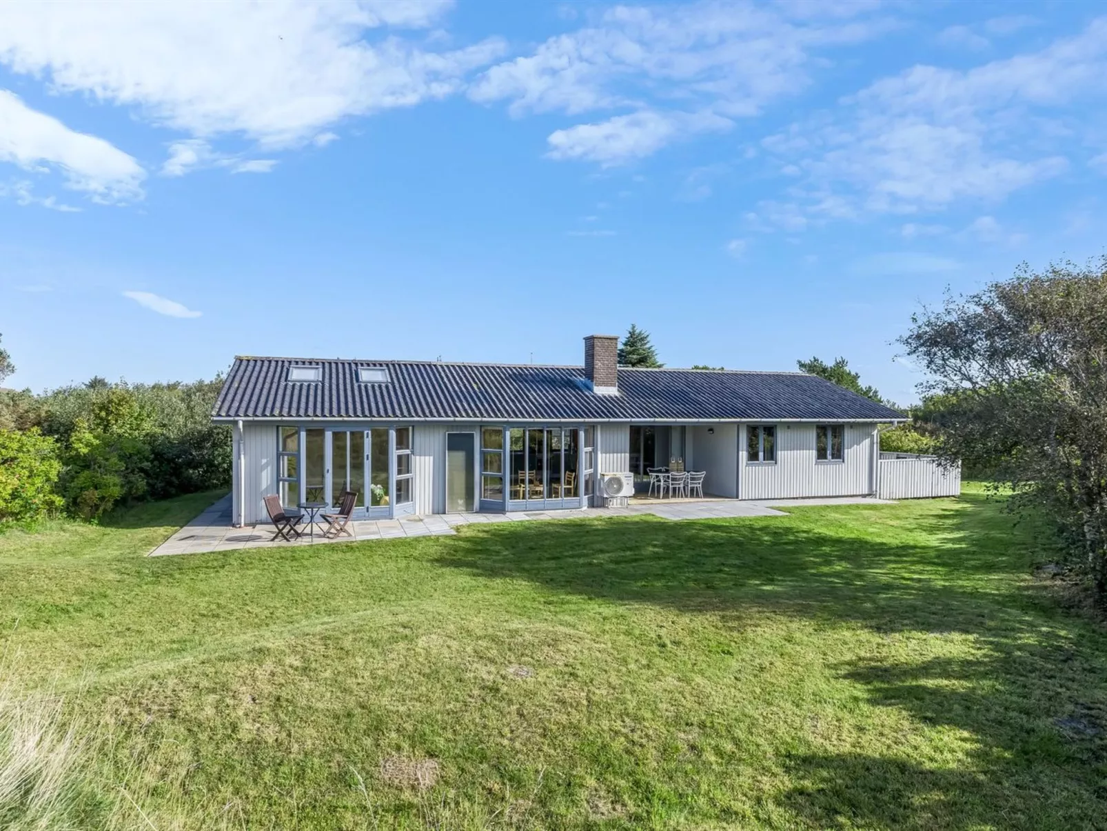 "Skoge" - 900m from the sea - Buiten