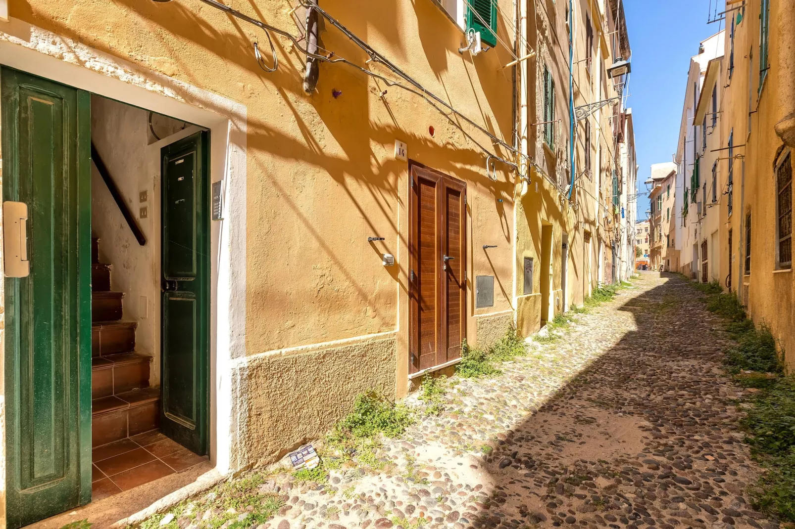 MONOLOCALE BURAGNA-Buitenkant zomer