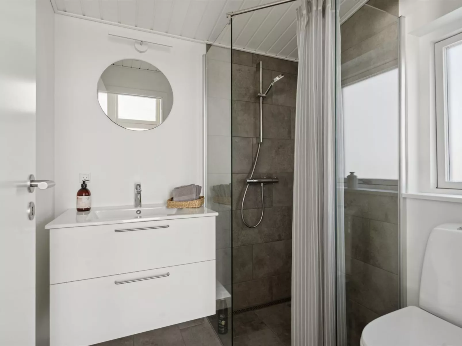 "Eljas" - 10m from the sea-Binnen