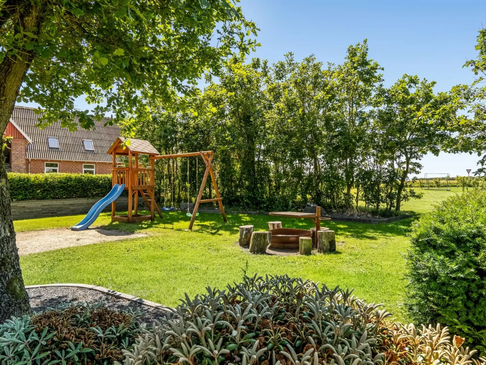 "Borjana" - 500m to the fjord-Buiten