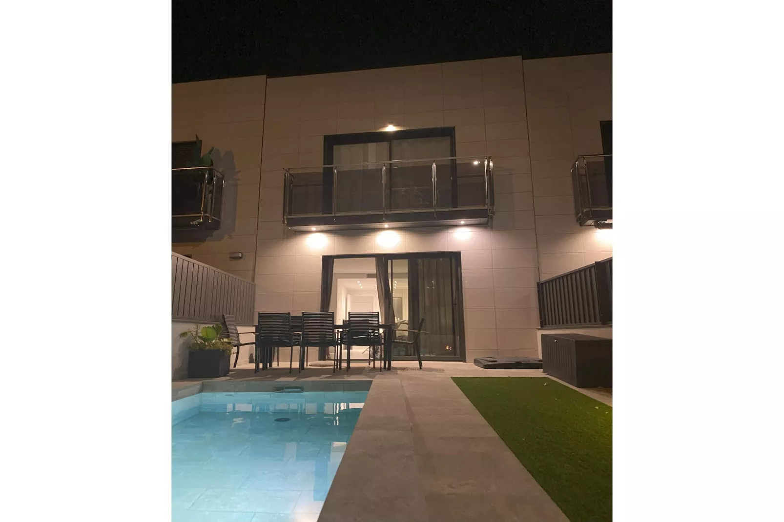 Villa Moncerrat - Buitenkant zomer