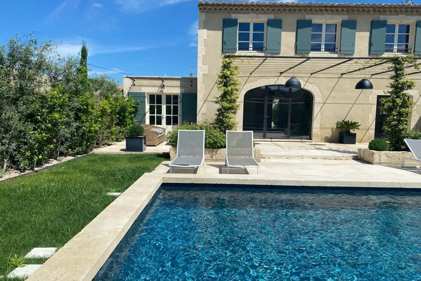 Le Mas Sorella – Votre Évasion Provençale au Cœur des Alpilles-Zwembad