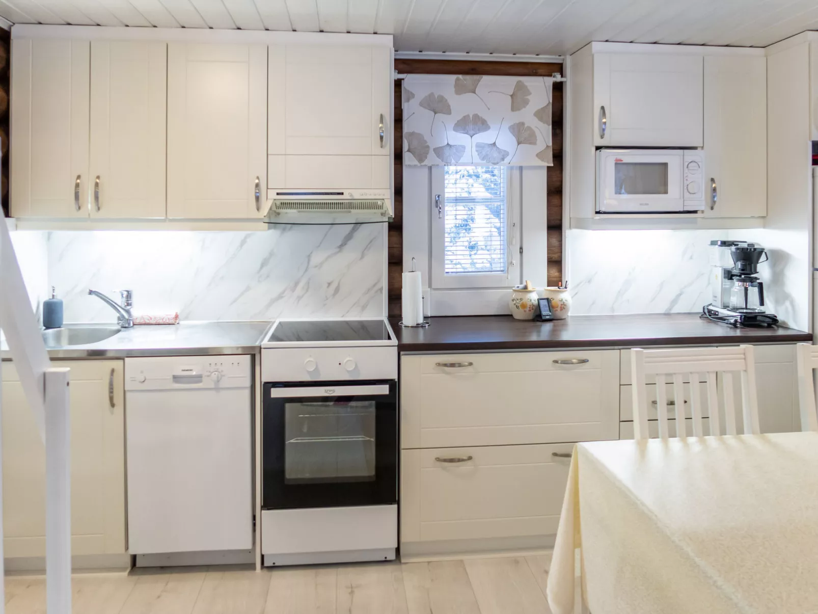 Linnanhelmi (ent. metsäpeura) - Binnen