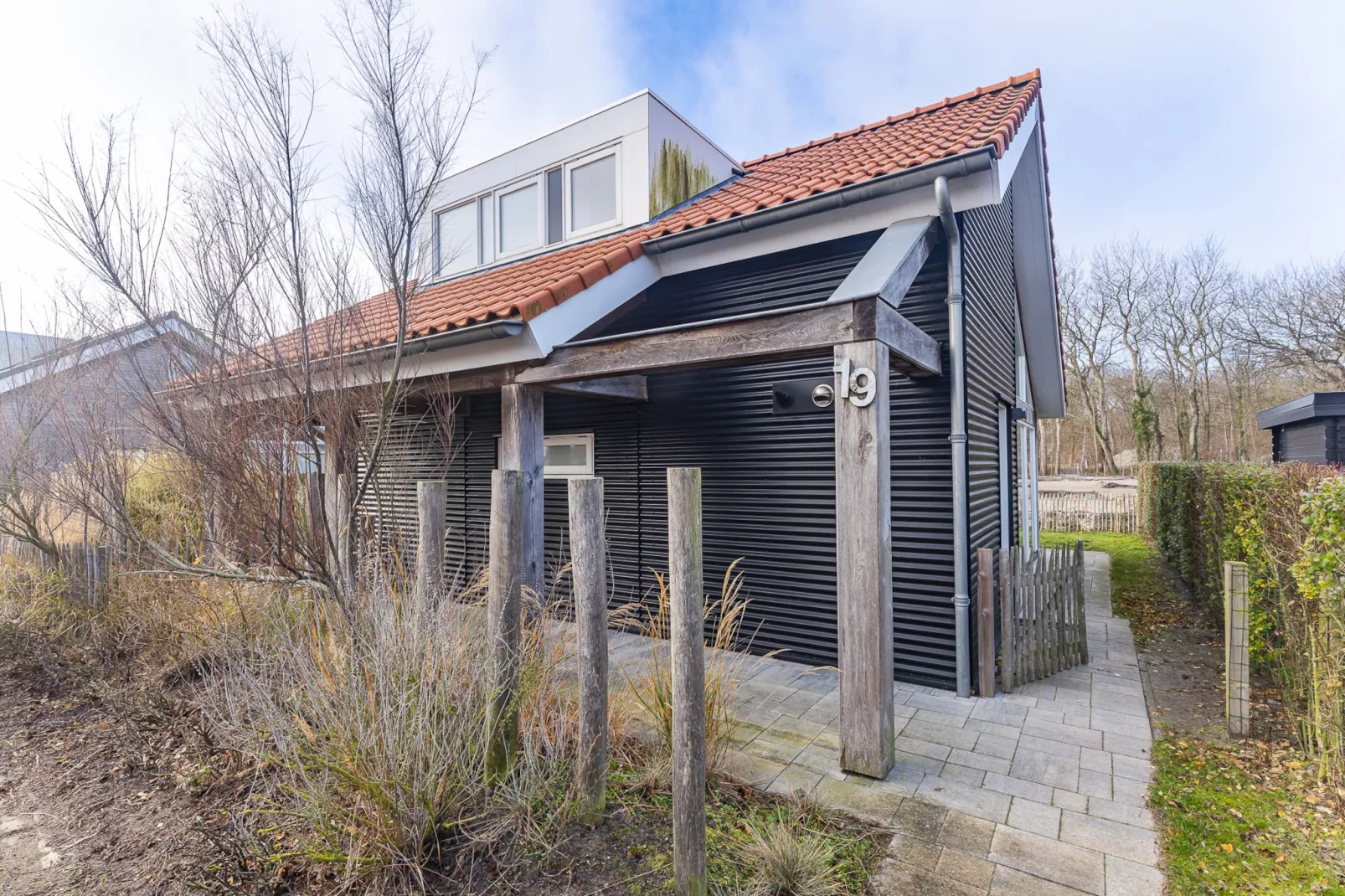 Zonnedorp 19 Modern holiday home Renesse | Beach within walking distance - Buitenkant zomer
