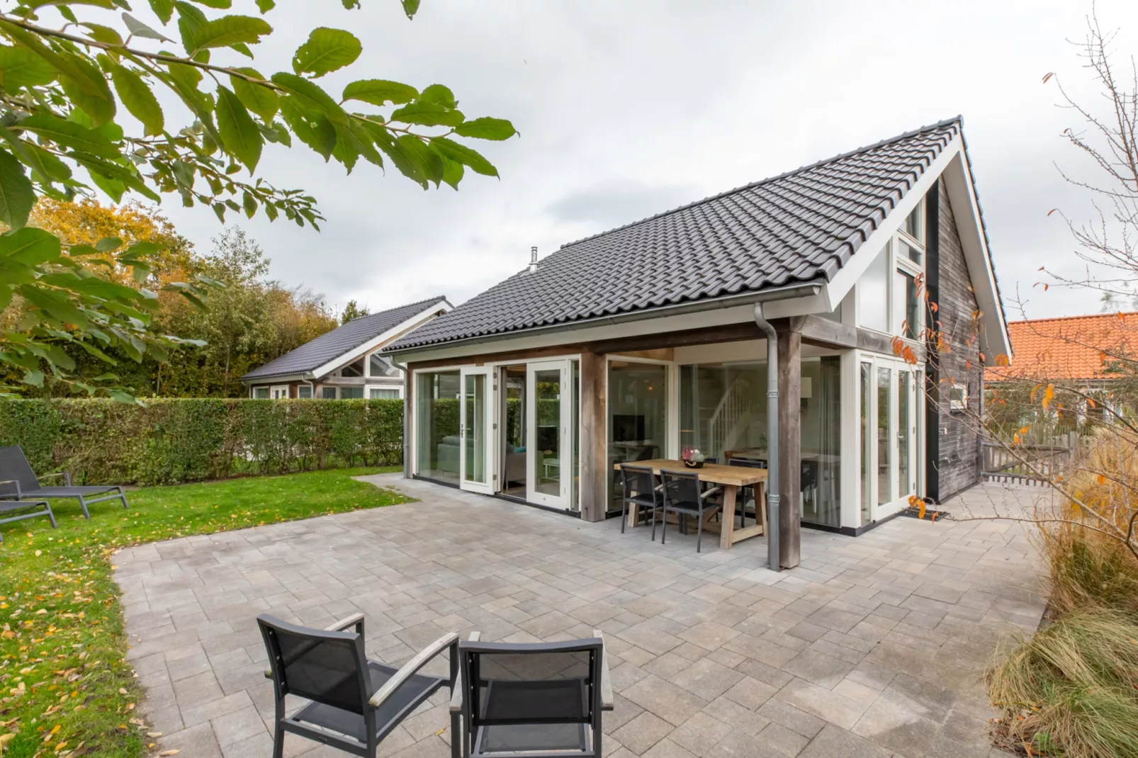 Zonnedorp 21  Beach Villa Joya Renesse | Luxury Beach Villa with Sauna - Buitenkant zomer