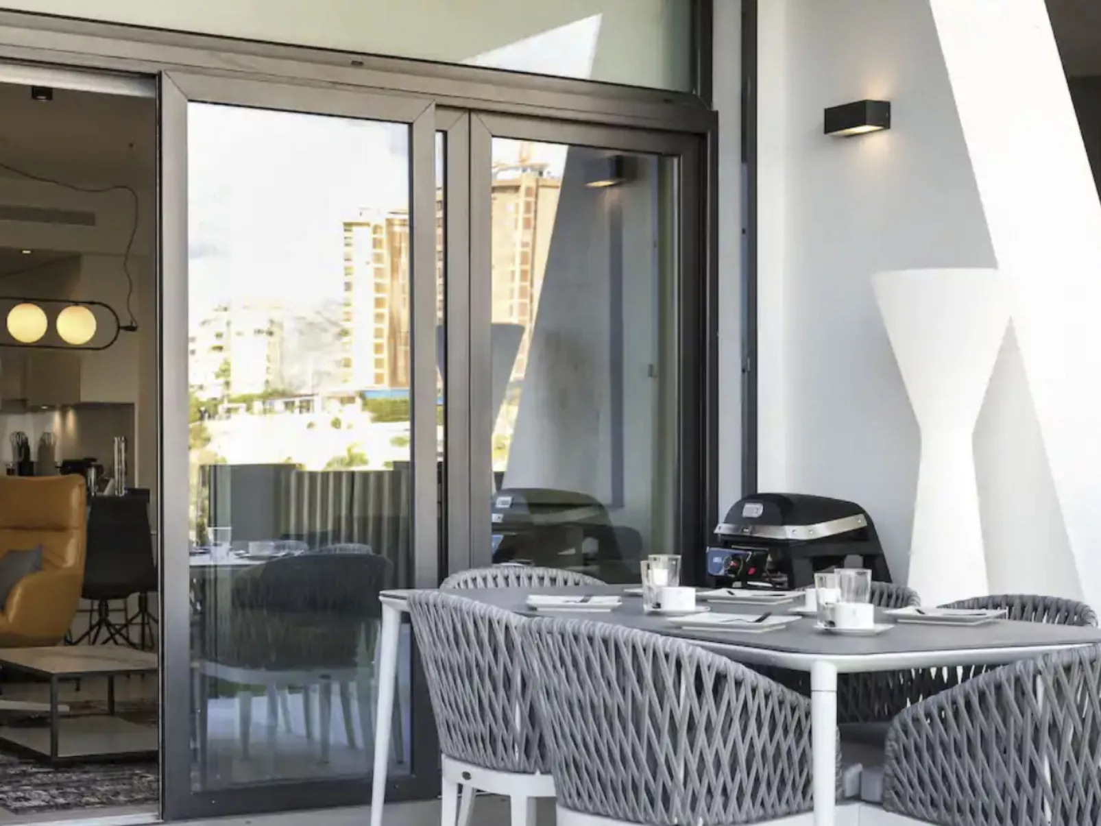 Luxuriöses Apartment mit Pool und Garage am Poniente Beach! - Image-tags.info