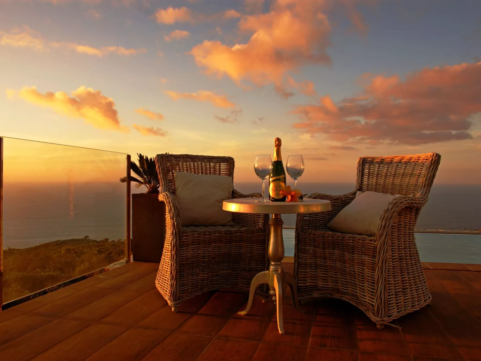 Moderne Architekten-Villa mit Infinity-Pool und Meerblick - Image-tags.info