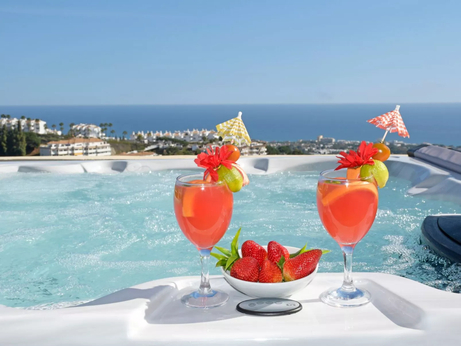 Penthouse, Jacuzzi, Meerblick, BBQ,wifi, AC - Buiten