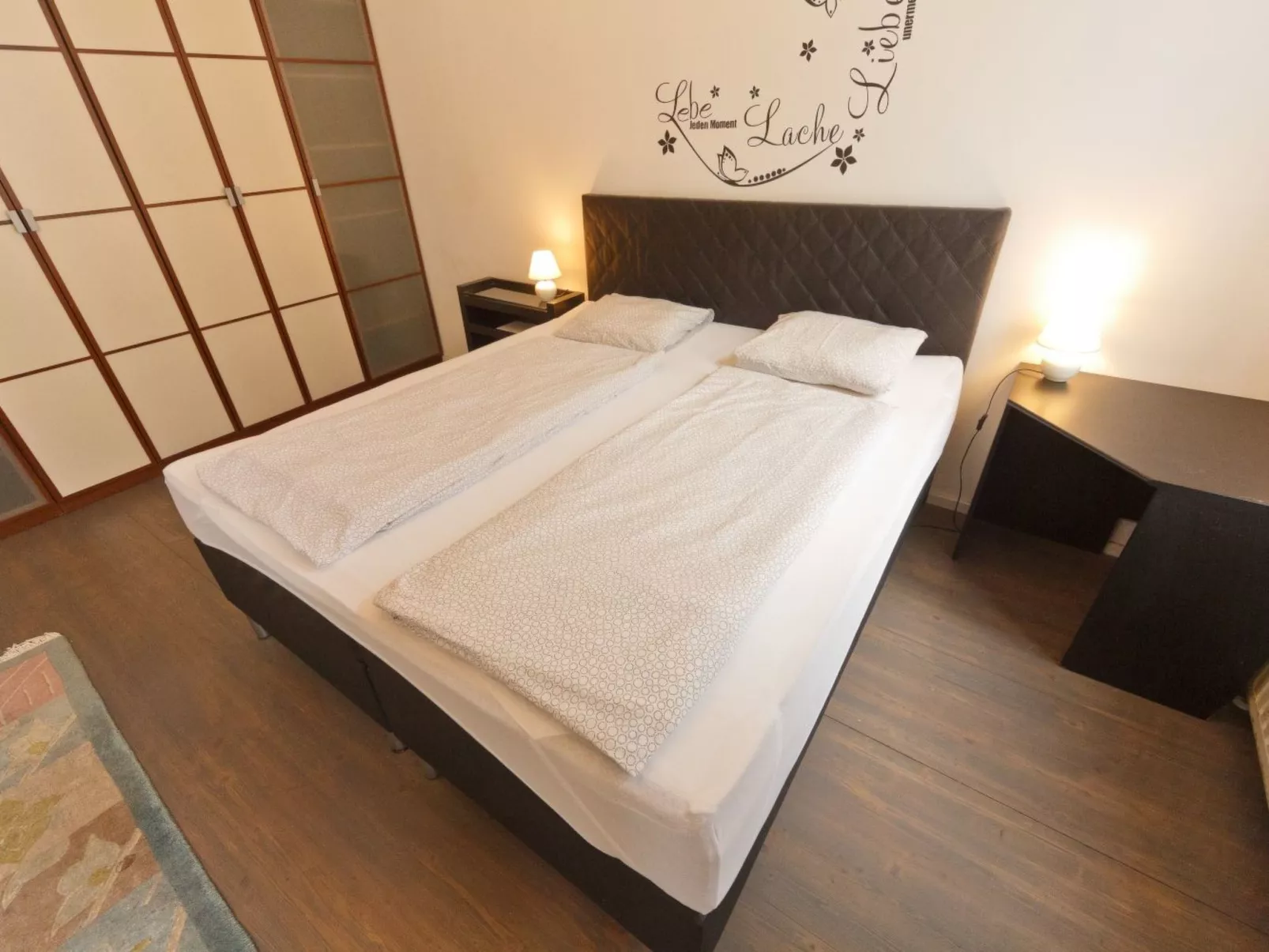 Große Ferienwohnung in Fünfhaus mit Garten - Image-tags.info