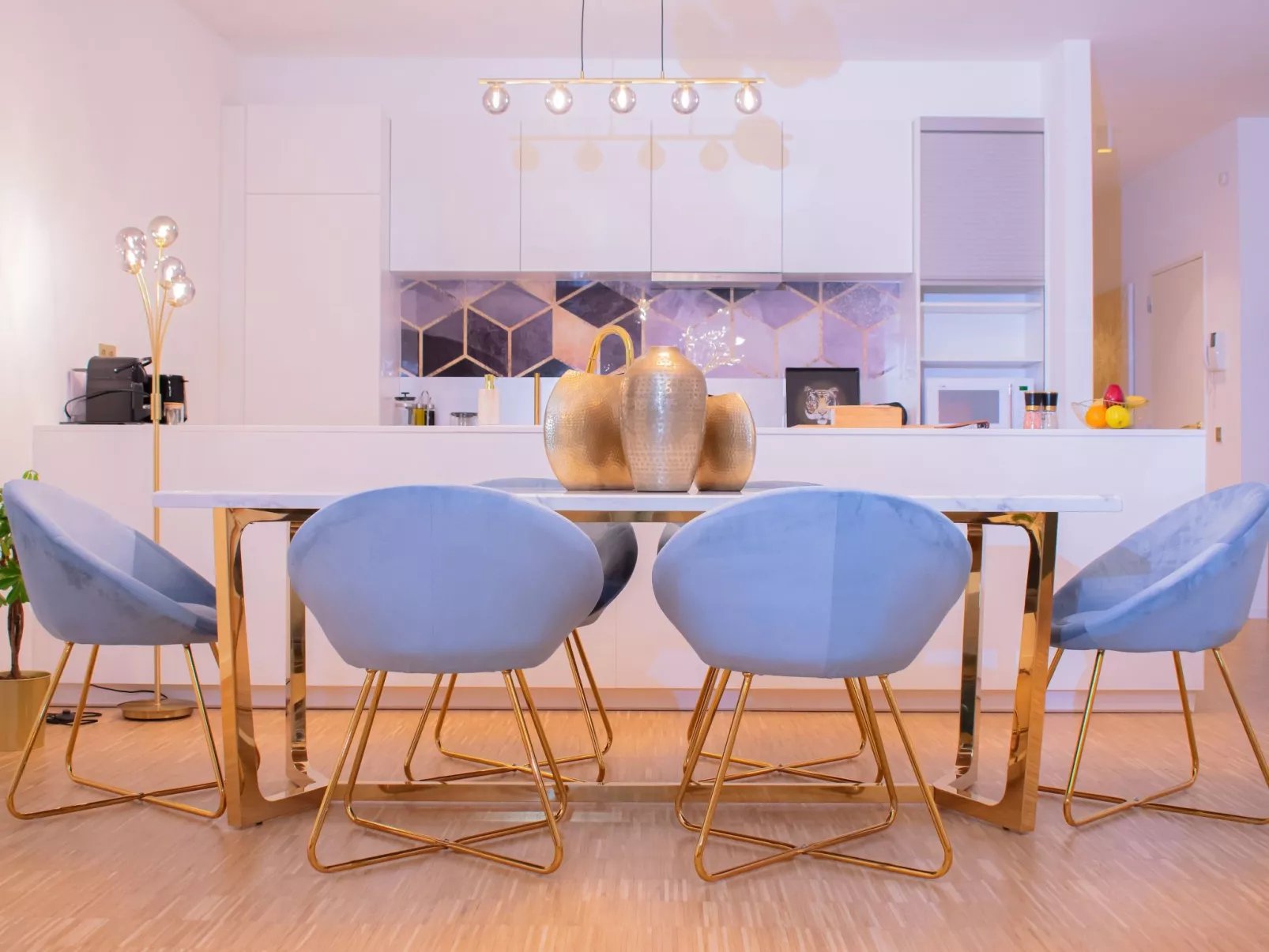 "Chic City Escape 2B" - Image-tags.info