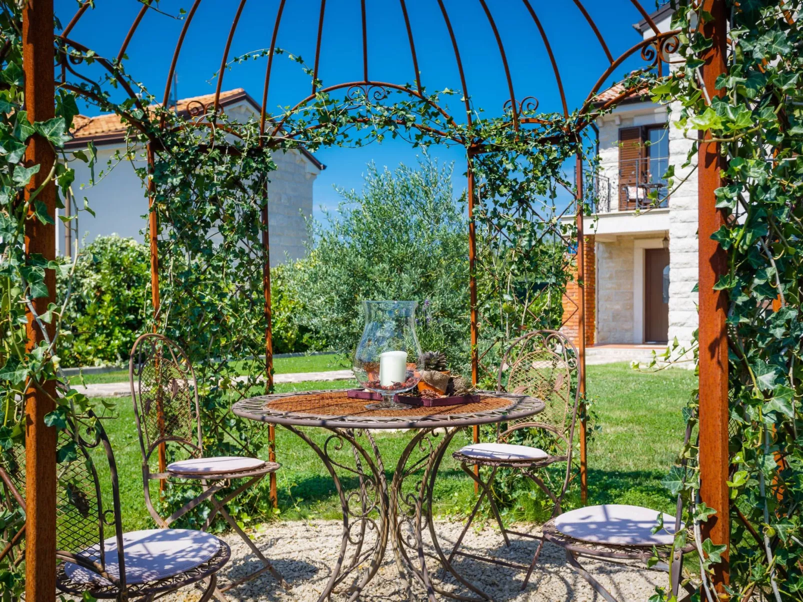 Villa Kamenica  im mediterranen Stil mit Innen- und Außenpool - Image-tags.info